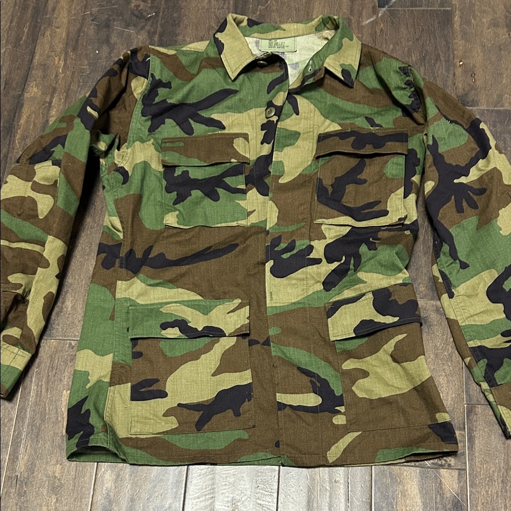 Prefect condition Vintage 1988 Men's Military Field Jacket in Woodland Camo